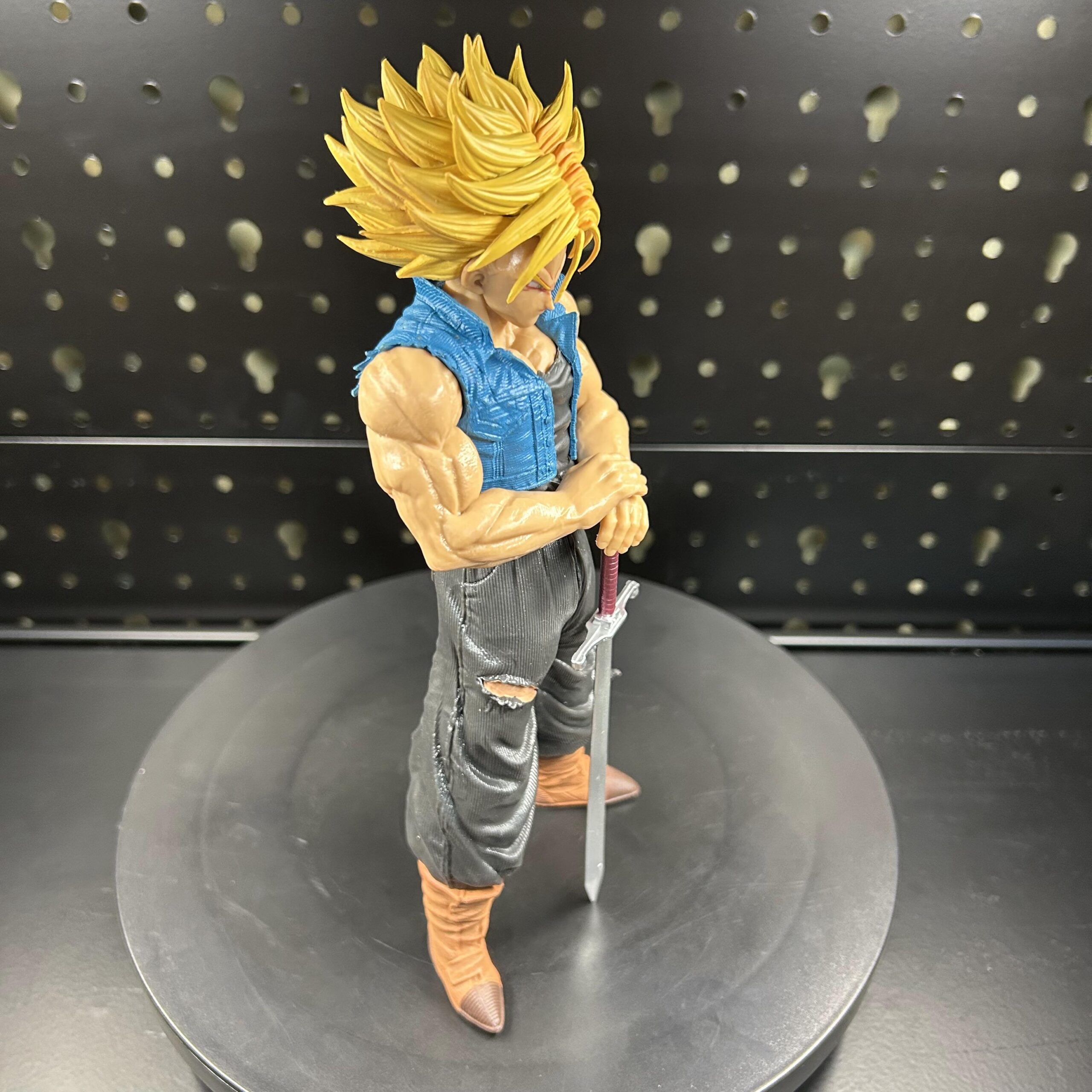 Mô Hình Trunks Chống Kiếm-12